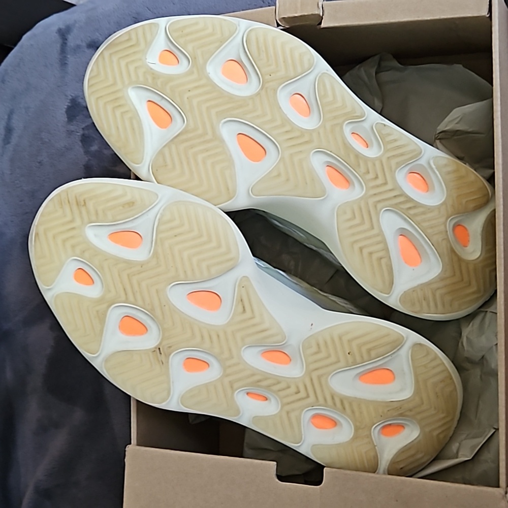 adidas Mens Yeezy 700 V3 ID1674 Fade Salt - Picture 5 of 8